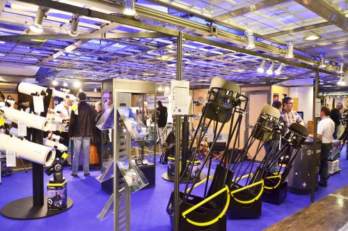 Des dizaines d’exposants vous attendent sur le salon de l’astronomie à l’occasion des Rencontres du ciel et de l’espace. © AFA