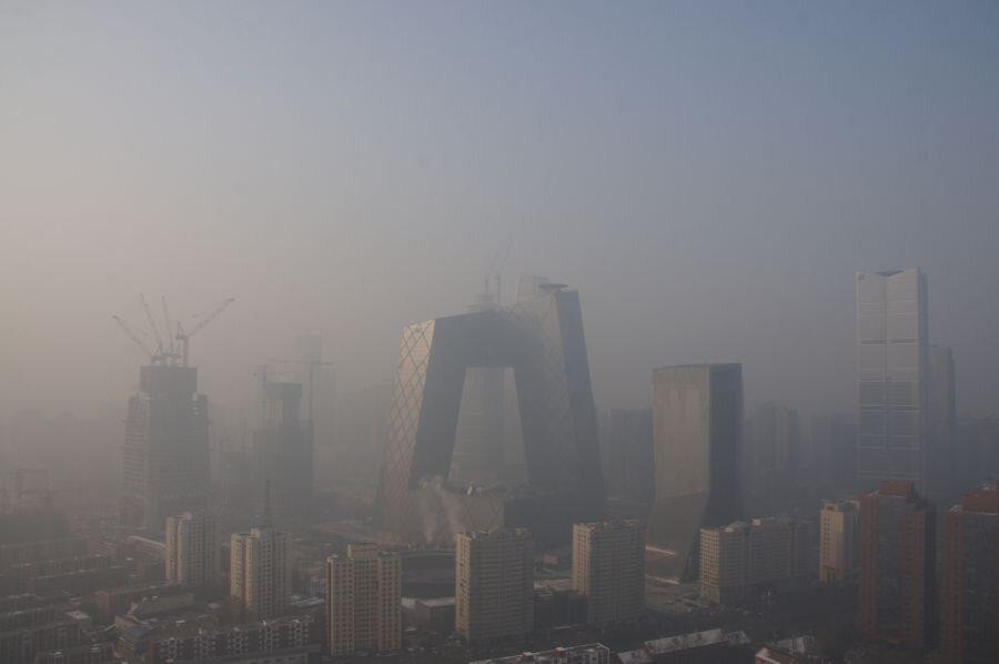 Beijing issues red alert for air pollution