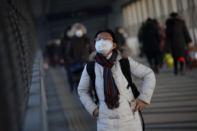 China chokes under heavy smog