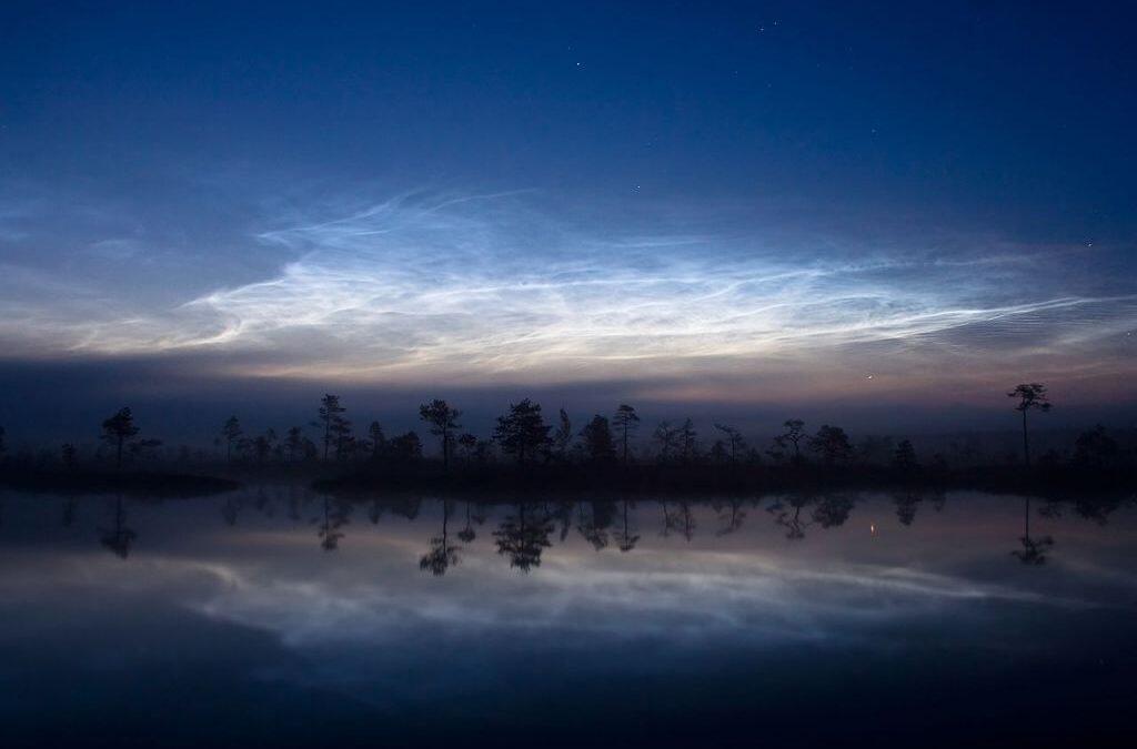 Quels sont les effets des poussières cosmiques sur notre atmosphère ?