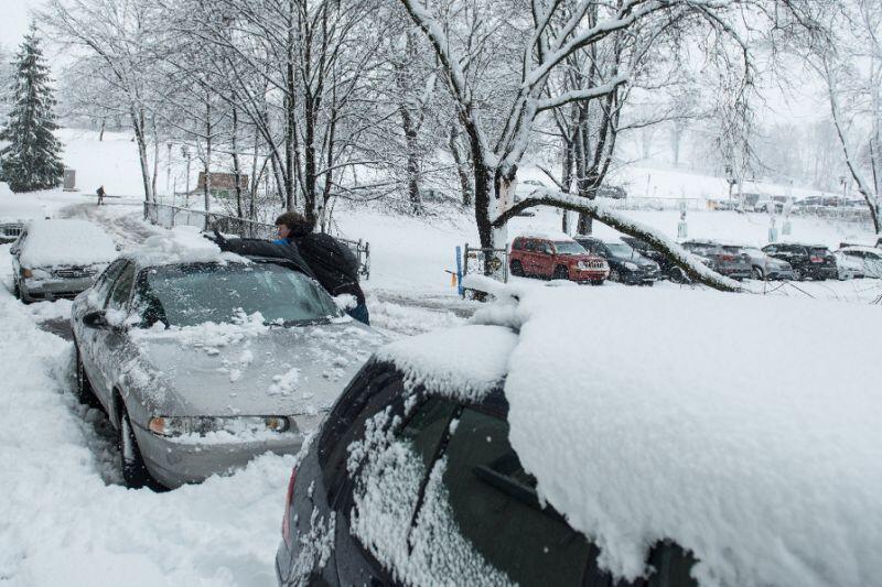 First snowstorm of the year slams eastern Canada