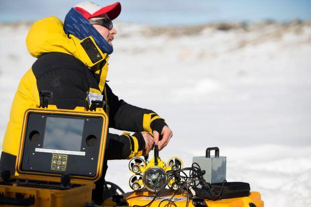 Robot gives rare glimpse under Antarctic sea ice