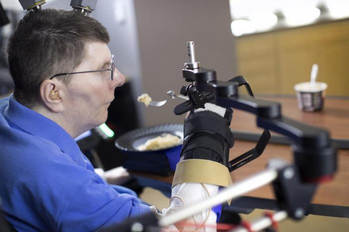 ‘Groundbreaking’ technology enables quadriplegic man to move his limbs