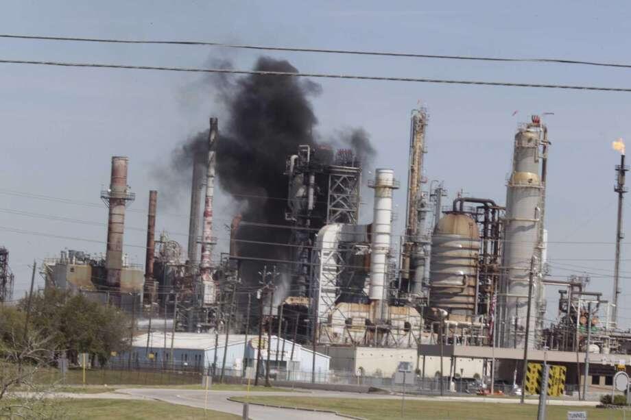 Le groupe environnemental poursuit l’EPA sur les règles de pollution, cite les raffineries de Houston