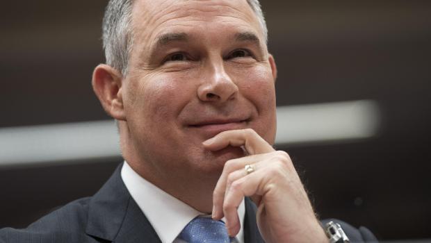 Pruitt de l’EPA se déplace pour ramener plus de 30 règlements environnementaux en un temps record