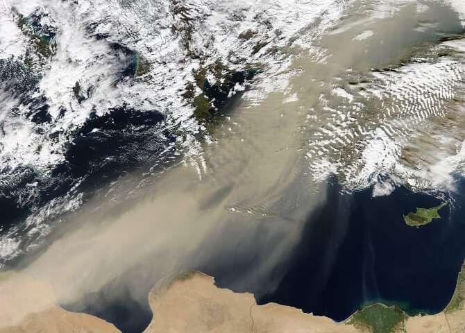 L’entrée européenne de poussière liée à la désertification et à l’impact humain du Sahara