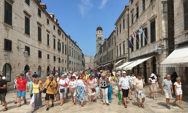 First Venice and Barcelona: now anti-tourism marches spread across Europe