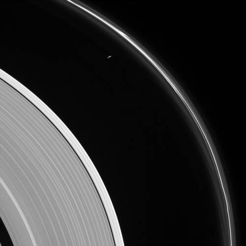 Los anillos de Saturno y Prometeo