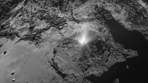 Rosetta encuentra una columna de polvo procedente del interior del cometa