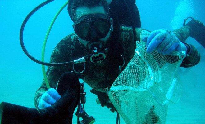 Clean-up dives, recycling: Lebanese respond to garbage crisis