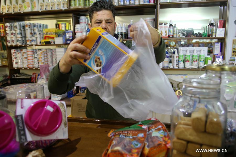 Greece charges for plastic carrier bag use at supermarkets