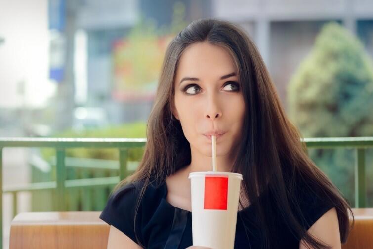 Esto le pasa a tu cuerpo si tomas un refresco por día durante un mes