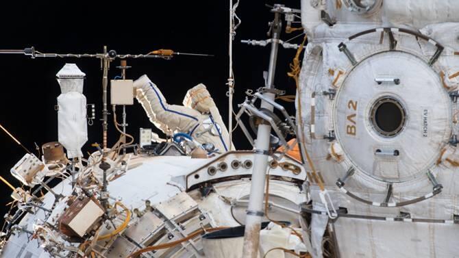 Efectuada una salida extravehicular en la estación espacial