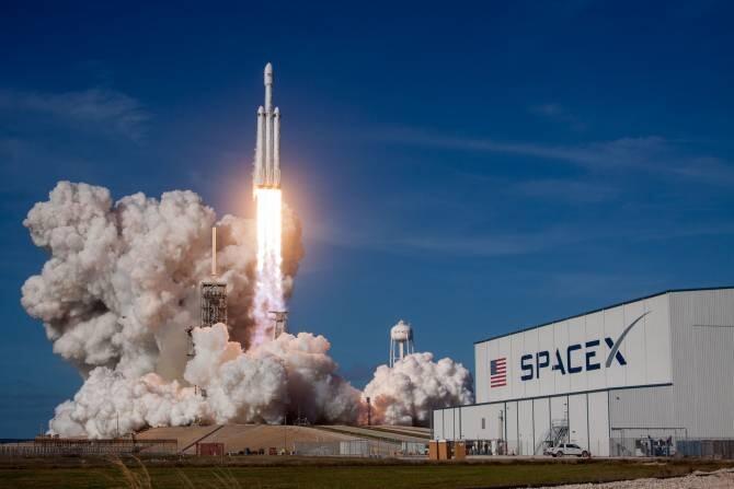 Lanzado el primer cohete Falcon Heavy