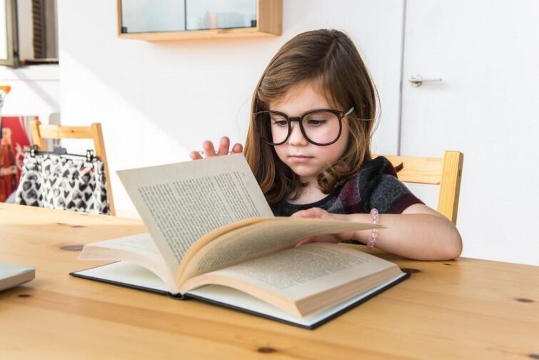 Cómo detectar si un niño no ve bien y necesita anteojos