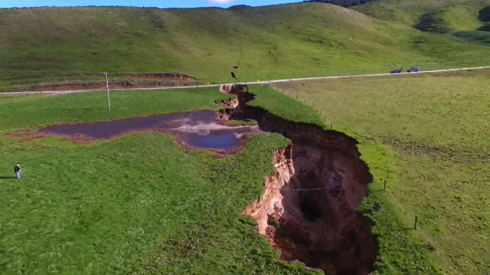 Aparece ahora en Nueva Zelanda una enorme grieta similar a la que divide a Africa