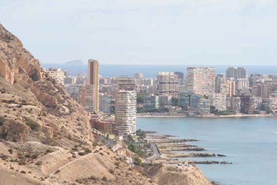 Los edificios de la costa alicantina construidos en los sesenta y setenta no resistirían un gran terremoto