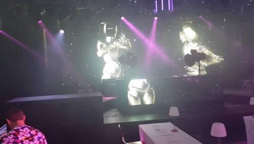 Robots 3D, realidad virtual y efectos láser y de sonido para las discotecas y festivales musicales