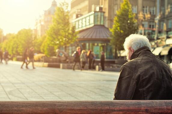 Vecindarios más verdes se asocian con menor deterioro cognitivo en mayores