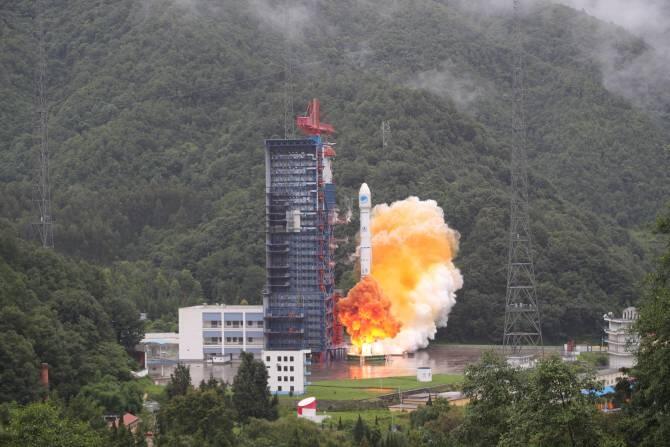 Lanzados dos satélites Beidou-3