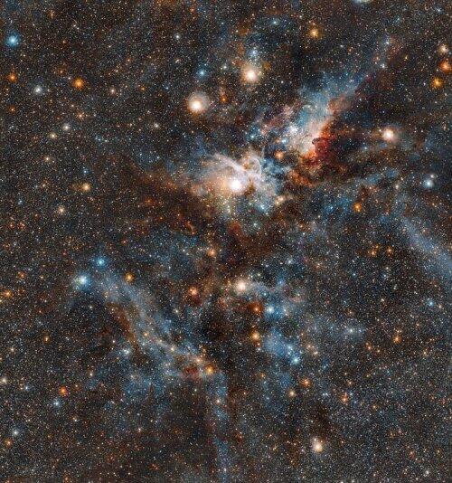 Estrellas vs. polvo en la nebulosa Carina