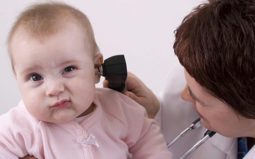 الصحة تطلق  حملة الكشف المبكر: “لتعالجوا طفلكم بلا تأخير، افحصوا سمعه عبكير”