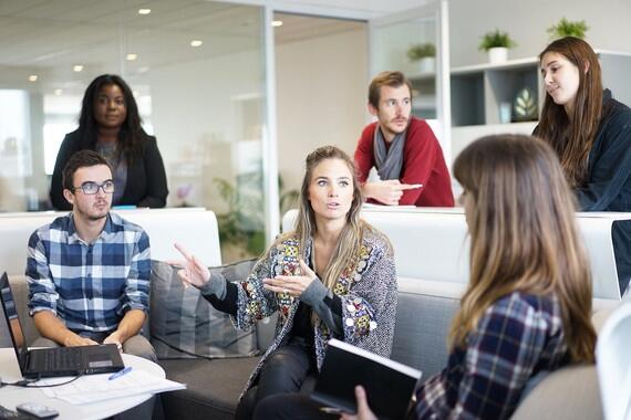 Los bilingües alternan idiomas de forma voluntaria y sin esfuerzo