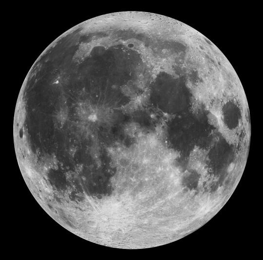 Los cráteres mas amplios de la luna son 225 km (140 millas) de diámetro.