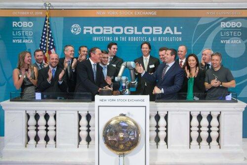 Un cobot Universal Robots hace sonar la campana de cierre de la Bolsa de Nueva York