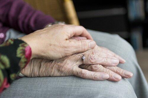 El cuidado de los ancianos será el gran reto de las familias españolas en los próximos años