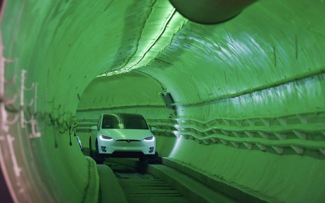 Elon Musk presentó el esperado túnel de The Boring Company, aunque lo odiarás si eres claustrofóbico