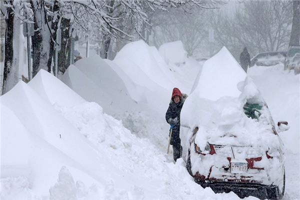 عاصفة ثلجية تضرب شرق أميركا ووفاة سبعة على الأقل في الغرب الأوسط