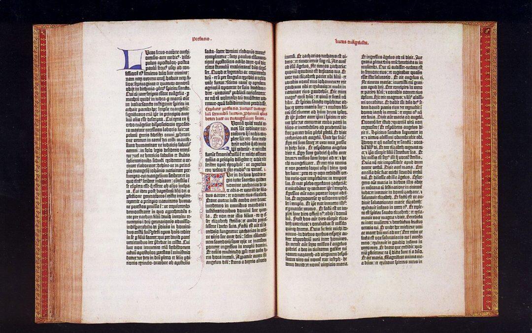 Johannes Gutenberg el creador de la imprenta fue el primero en editar una Biblia en dos tomos,