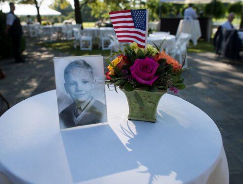 1280px_Neil_Armstrong_family_memorial_service__201208310014HQ_.5d38b4bff2581