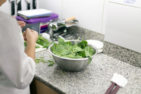 Un proyecto potencia el consumo de hoja de quínoa por su alto valor proteico