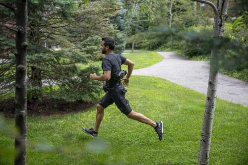 Este traje robótico ayuda a su portador a caminar y correr