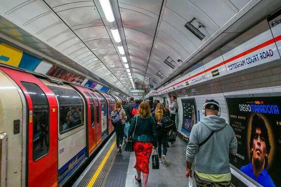 Encuentran bacterias resistentes a antibióticos en el metro de Londres