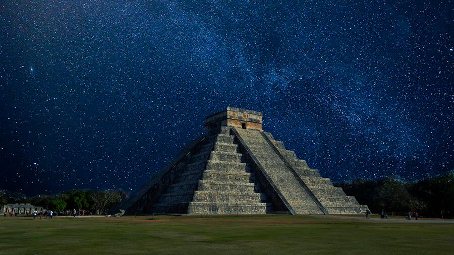 Descubren pirámide y juego de pelota ocultos por una selva en Yucatán