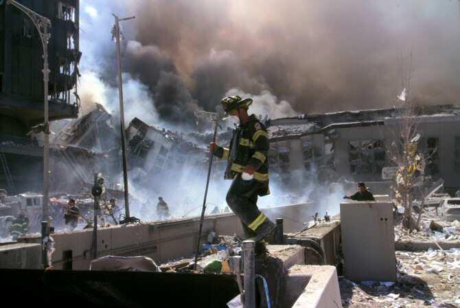 ¿Por qué siguen muriendo los bomberos y policías del 11-S?