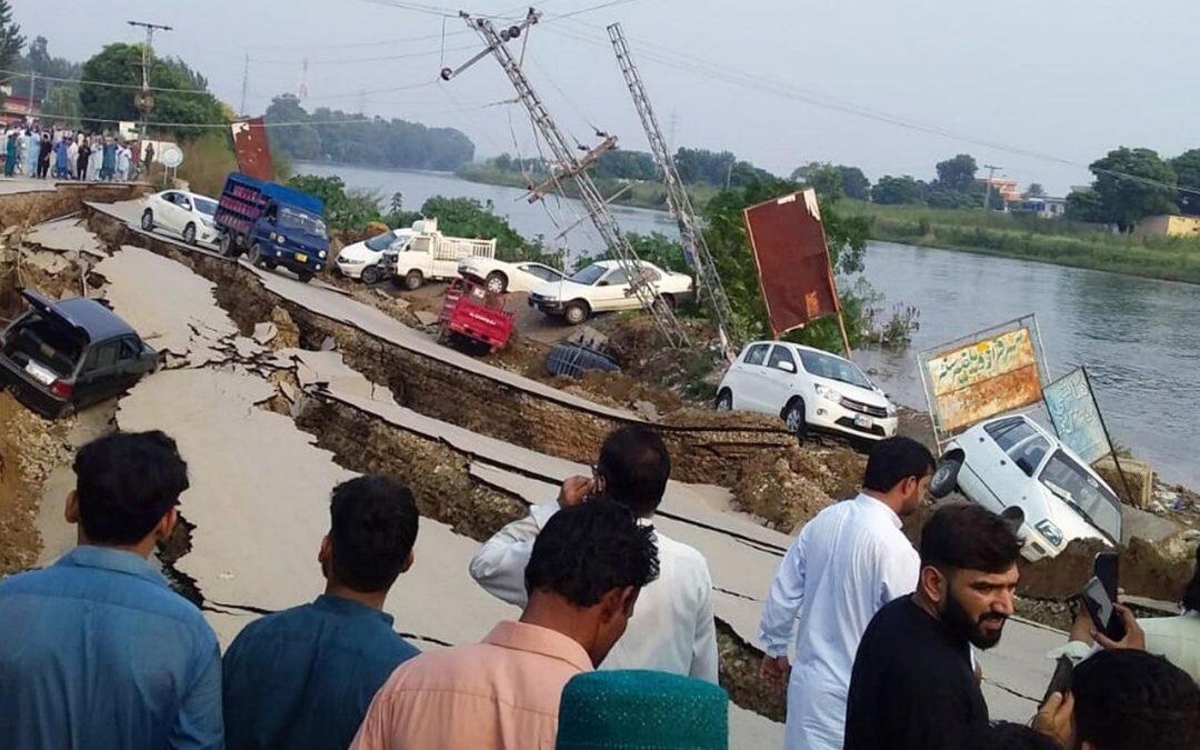 مقتل 22 شخصا في زلزال هدم عشرات المنازل في كشمير الباكستانية