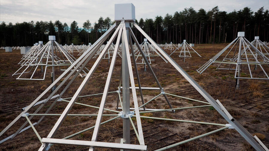 Francia estrenó un radiotelescopio para sondear los inicios del Universo