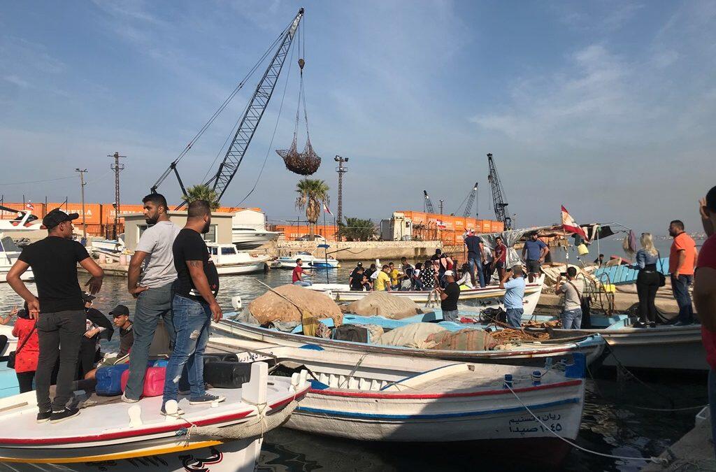 مسيرة مراكب بحرية في صيدا دعما لحقوق الصيادين