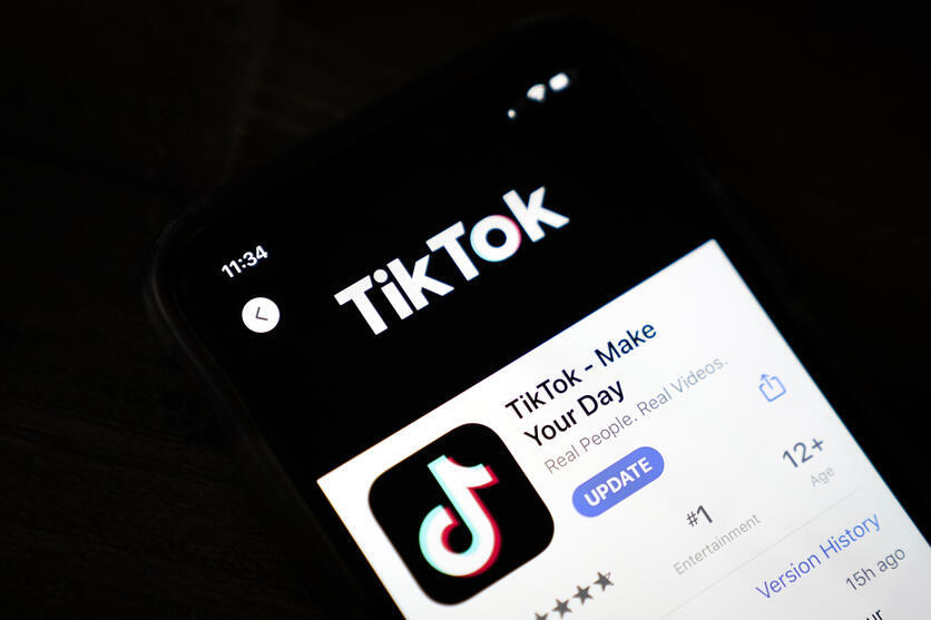 هل تحذف Apple وGoogle تطبيق TikTok من متاجر التطبيقات؟